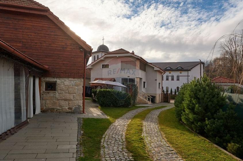 Casă individuală cu 4 camere cu Piscina în Cornești (Gârbău)