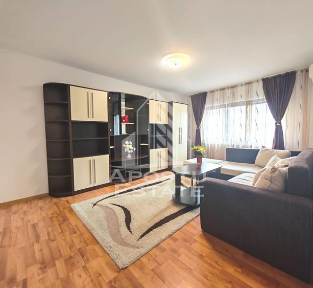 Apartament cu 3 camere semidecomandat în Aradului