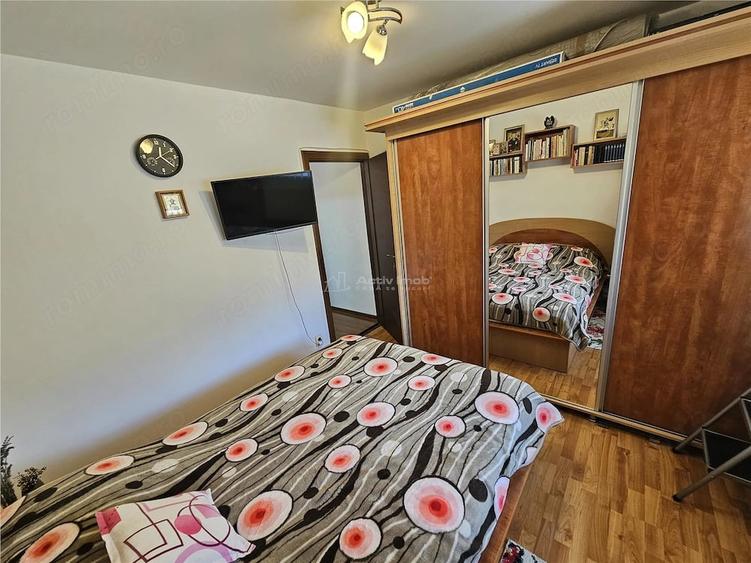 Apartament cu 3 camere semidecomandat în Cuptoare (Reșița)