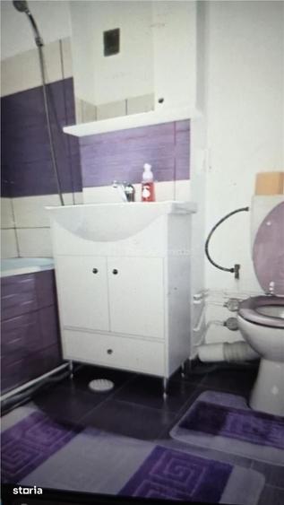 Apartament cu 4 camere decomandat în Bordei