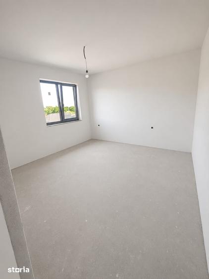 Casă cu 5 camere cu Teren 448 Mp în Central