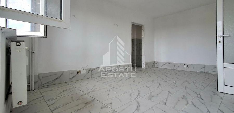 Apartament cu 4 camere semidecomandat în Micălaca