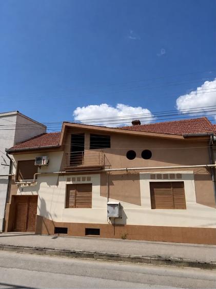 Casă cu 4 camere în Central