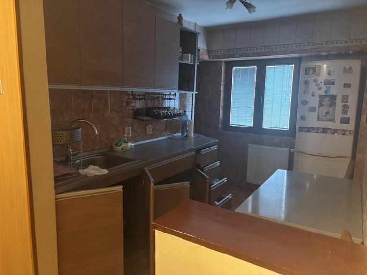Apartament cu 3 camere decomandat, mobilat în P-ța Unirii