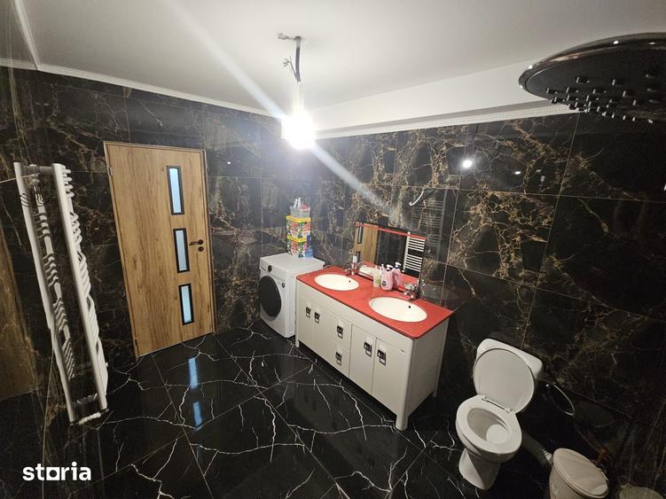Casă cu 5 camere cu Teren 500 Mp în Central