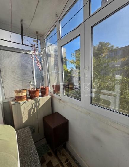 Apartament cu 3 camere semidecomandat, mobilat în Km 4-5