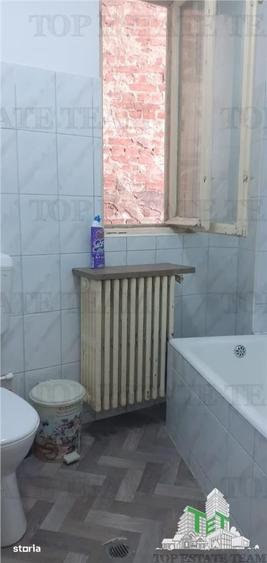 Apartament cu 3 camere semidecomandat în Cișmigiu