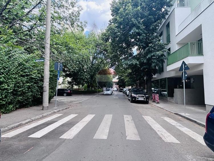 Apartament cu 3 camere decomandat, mobilat în Ștefan cel Mare