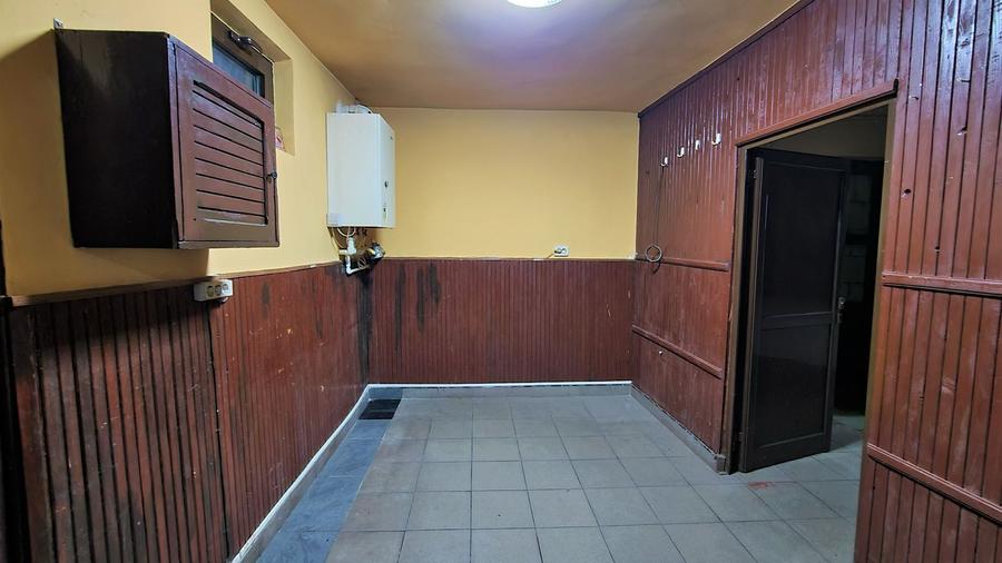 Spațiu comercial, de 320 mp, în Săvinești