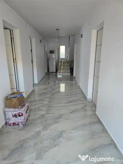 Casă cu 10 camere cu Teren 400 Mp în Nord