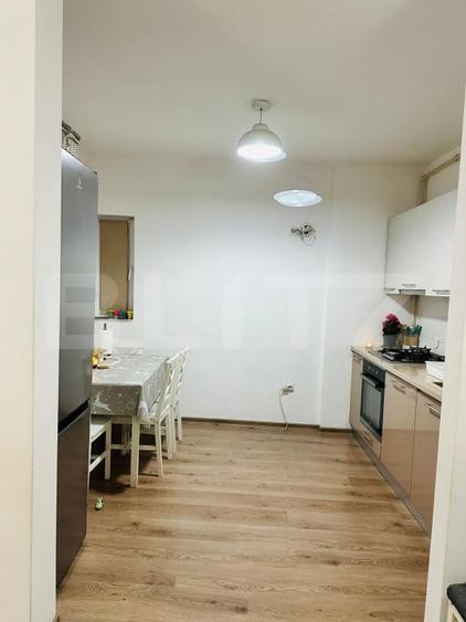 Apartament cu 3 camere semidecomandat, mobilat în Iris