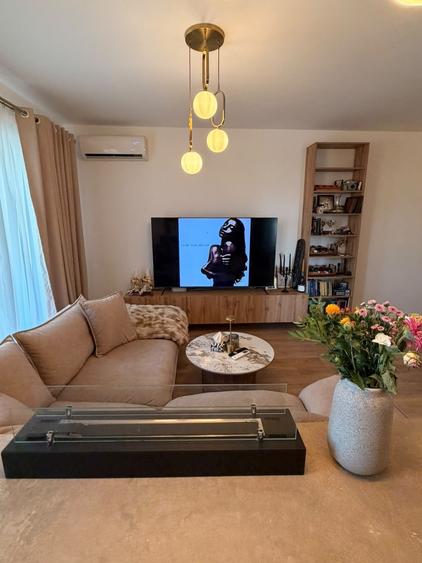 Apartament cu 2 camere semidecomandat, mobilat în 13 Septembrie