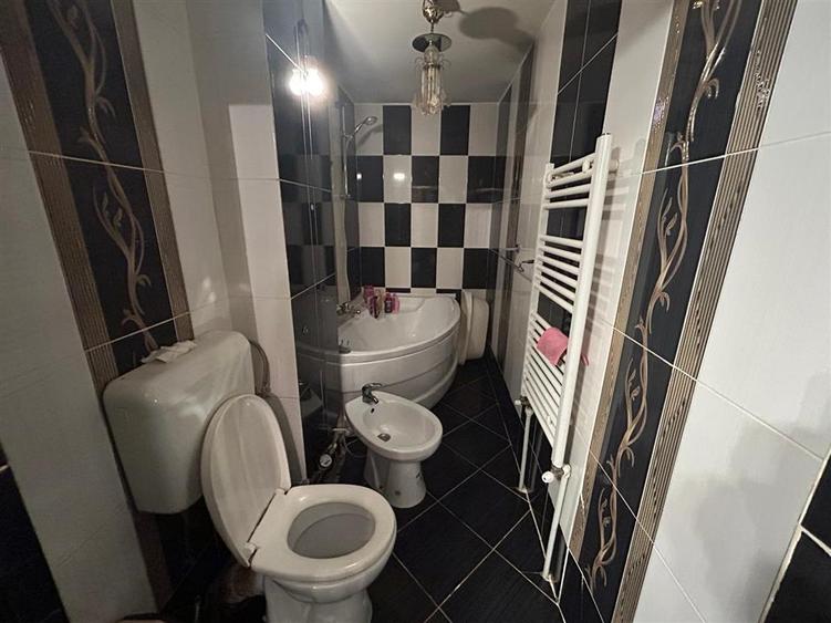 Apartament cu 4 camere decomandat în Brăilei