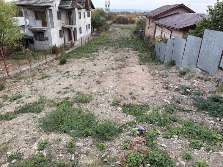 Teren Construcții intravilan de 1500 mp, în Est