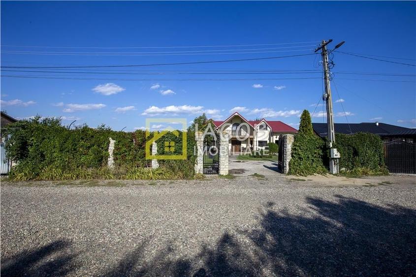 Casă individuală cu 6 camere cu Teren 952 Mp în Săucești