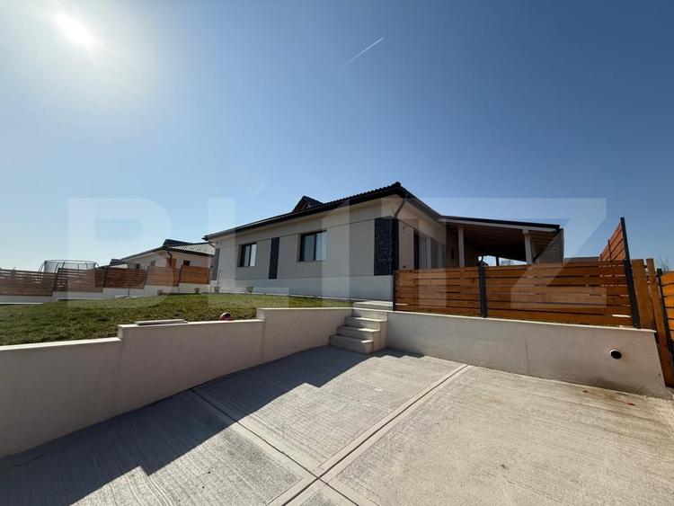 Casă individuală cu 3 camere cu Canalizare în Corușu