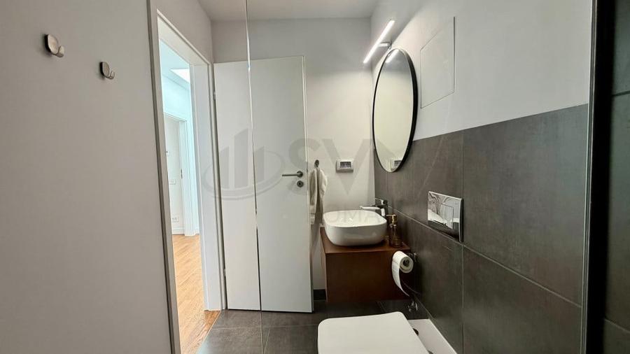 Apartament cu 4 camere semidecomandat în Pipera