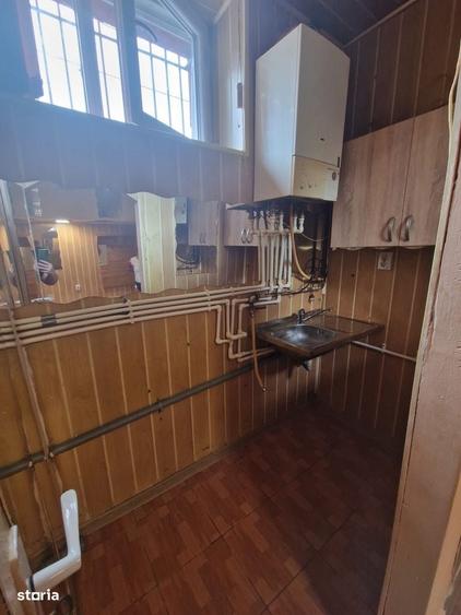 De vanzare garsoniera spatioasa,are baie, centrala termica,Pret 11500e - 1