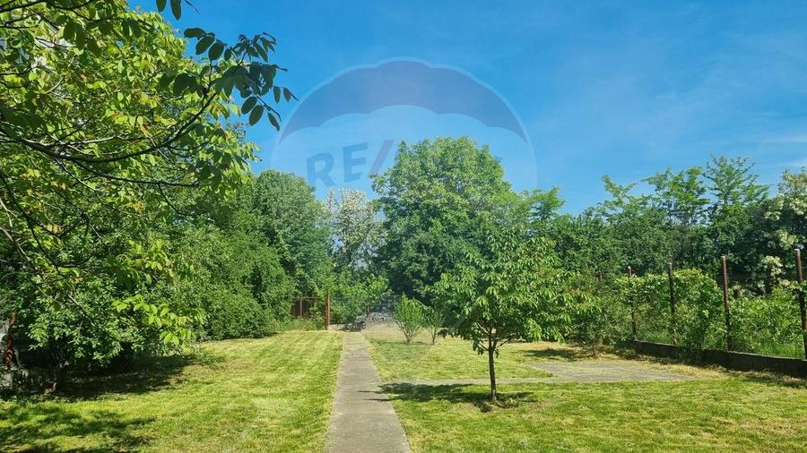Casă individuală cu 5 camere cu Teren 2436 Mp în Alexandriei