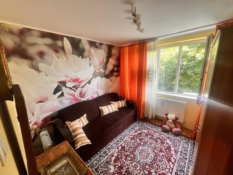 Apartament cu 3 camere decomandat în Giurgiului