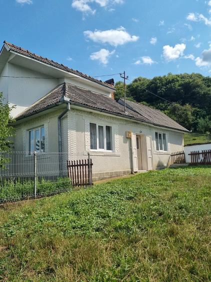 Casă cu 5 camere cu Teren 30000 Mp în Șirioara