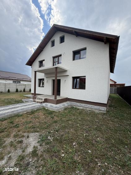 Casă cu 5 camere cu Teren 600 Mp în Tărlungeni