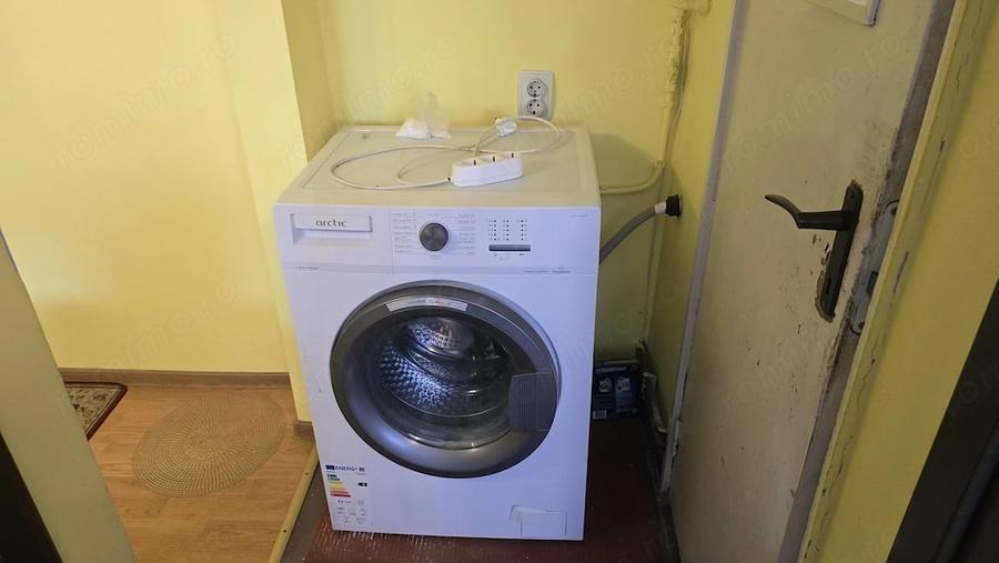 Apartament cu 2 camere semidecomandat în Dacia