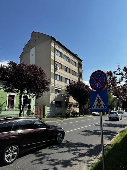 Apartament cu 3 camere decomandat în Someș