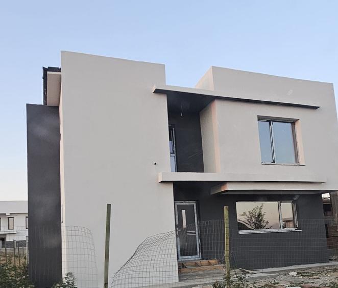 Casă cu 4 camere în Preajba
