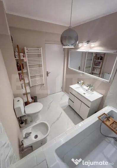 Apartament cu 3 camere semidecomandat în Baciu
