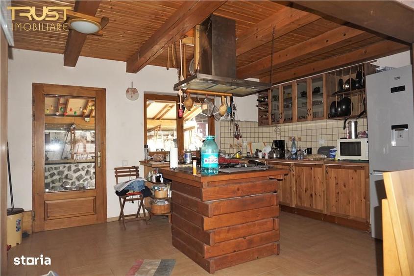 Casă cu 4 camere cu Teren 10423 Mp în Strâmba