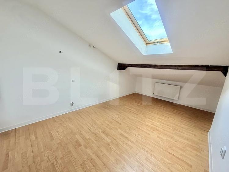 Apartament cu 5 camere decomandat în Cetate