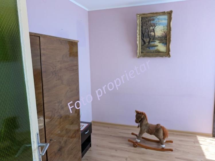 Apartament cu 3 camere semidecomandat în Simeria