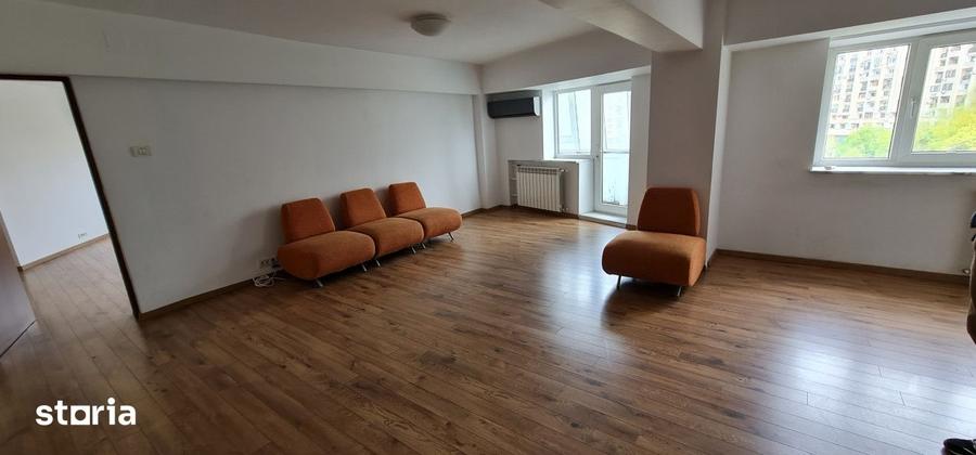 Spațiu comercial, de 100 mp, în Decebal