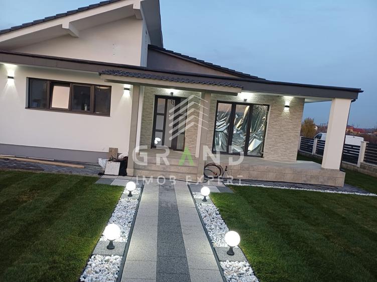Casă individuală cu 4 camere cu Canalizare în Jucu de Mijloc