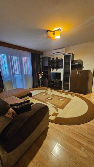 Inchiriez apartament 3 camere, semidecomandat, Rovine, 67 mp, etaj 1 - 2