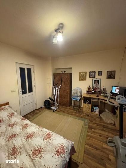Casă cu 3 camere decomandat cu Teren 800 Mp în Central