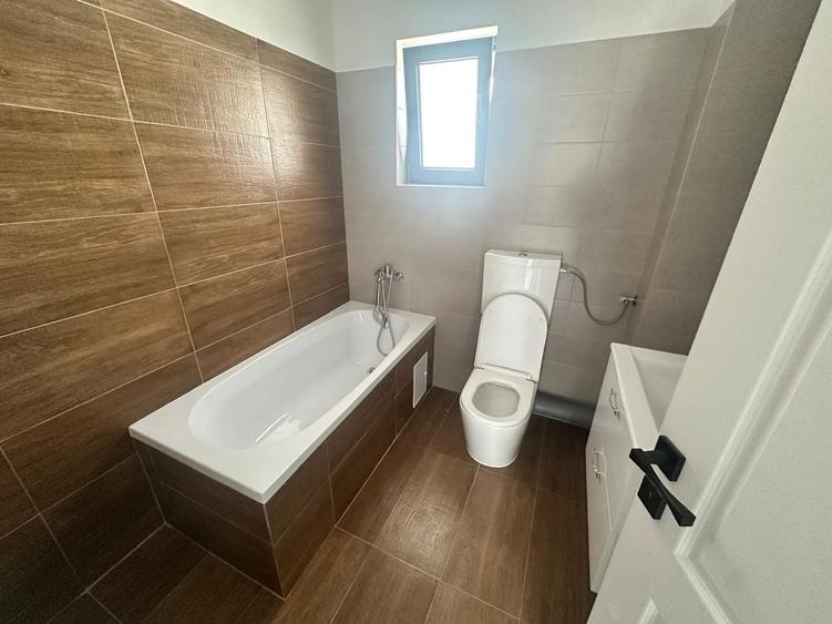 Duplex cu 4 camere cu Canalizare în Central
