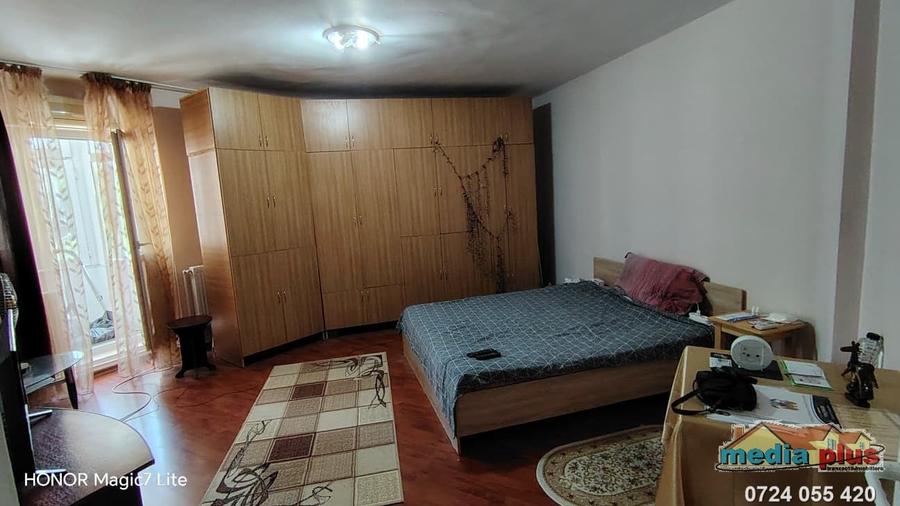 Garsonieră decomandată în Piața Centrală
