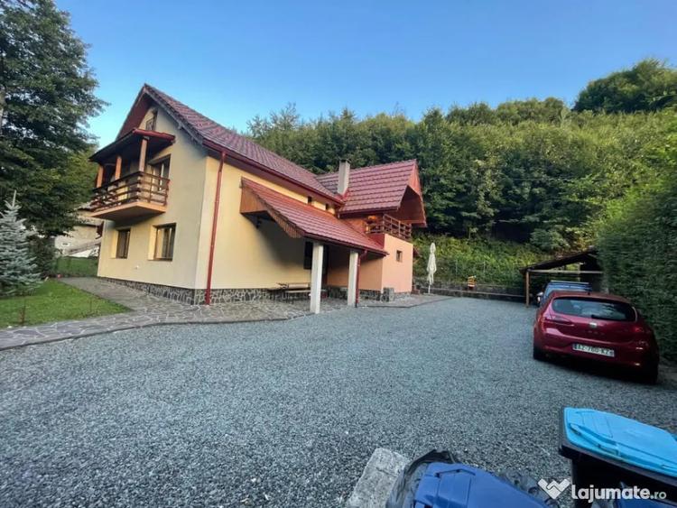 Casă cu 6 camere cu Teren 500 Mp în Firiza