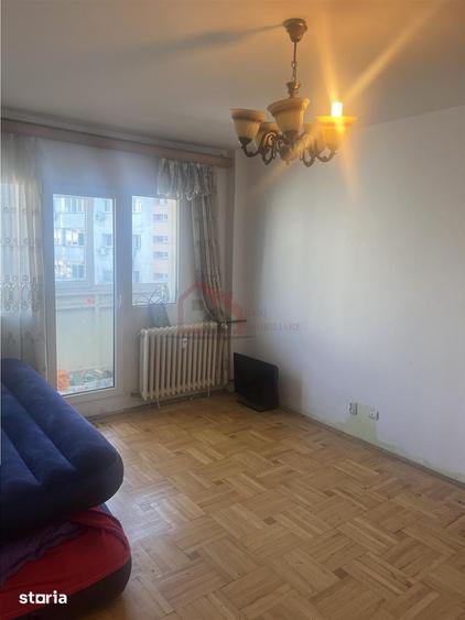 Apartament cu 4 camere decomandat în Tei