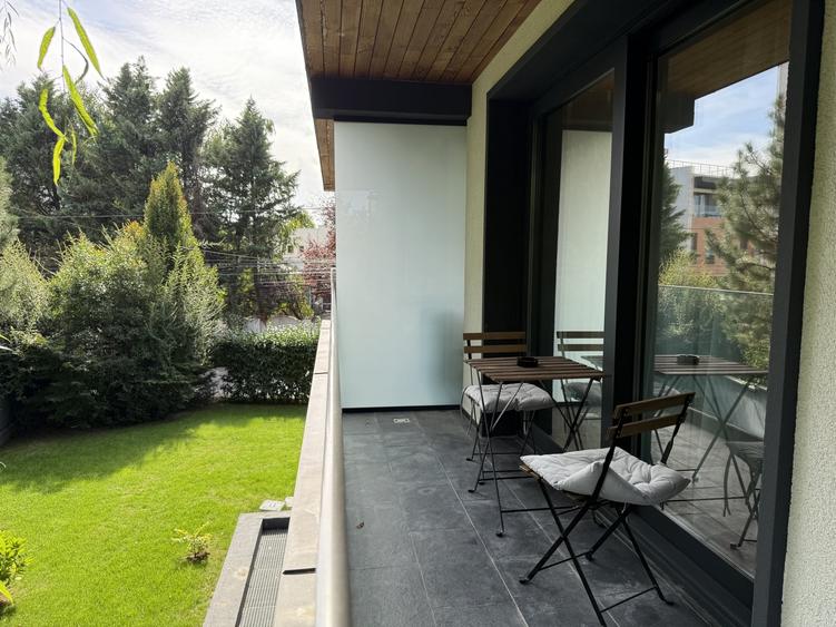 Apartament cu 3 camere semidecomandat, mobilat în Iancu Nicolae