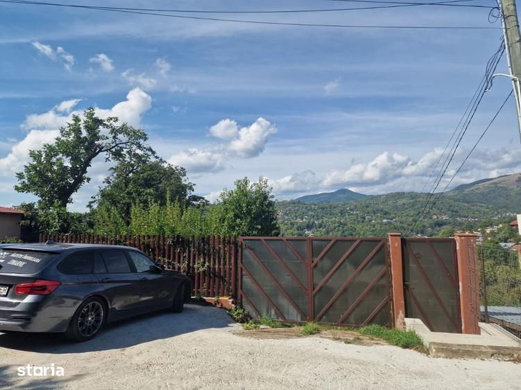 Casă cu 4 camere în Comarnic