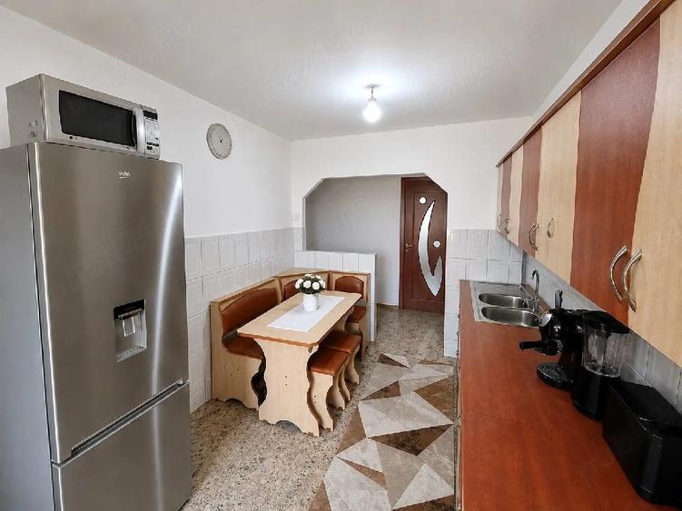 Apartament cu 3 camere decomandat în Micro 11