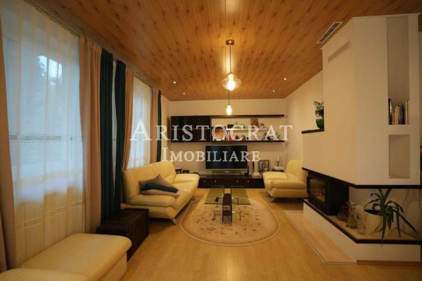 Casă cu 5 camere cu Teren 450 Mp în Corbeanca