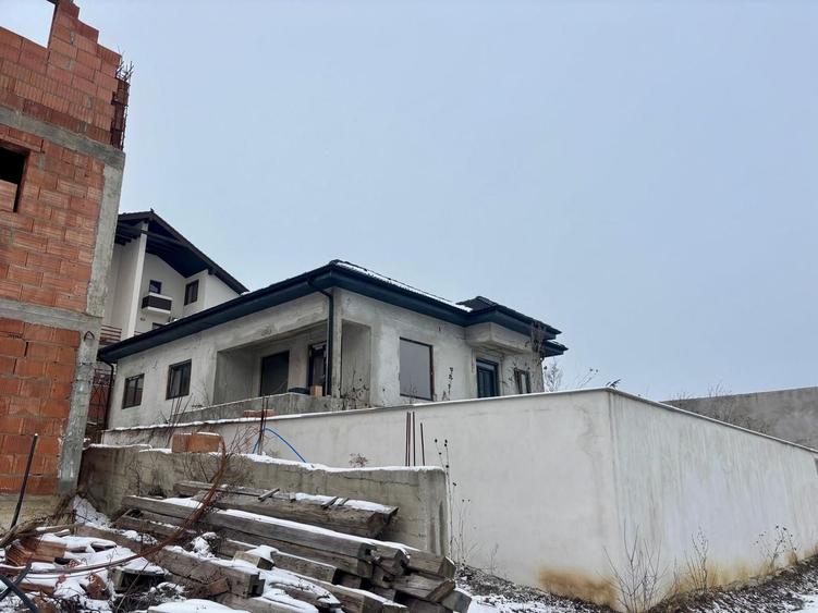 Casă individuală cu 4 camere cu Canalizare în Șelimbăr