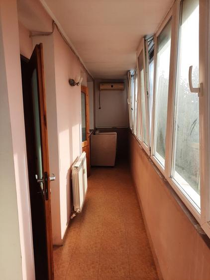 Apartament cu 2 camere semidecomandat în Olteniței