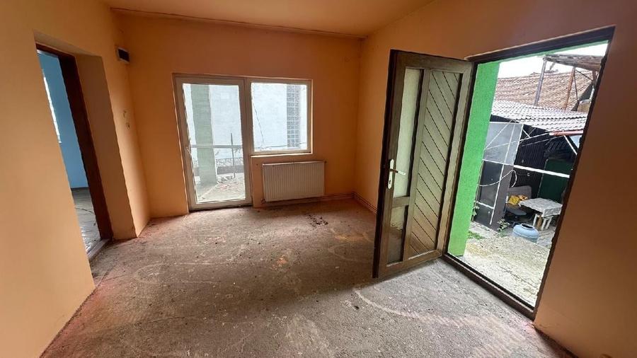Apartament cu 2 camere decomandat în Cristian