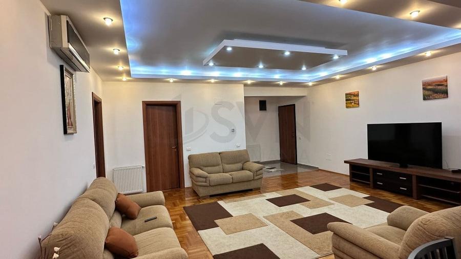 Apartament cu 3 camere semidecomandat în Nordului