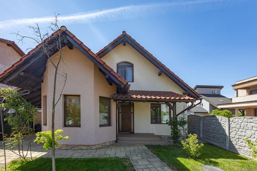 Casă individuală cu 6 camere cu Canalizare în Dumbrăvița